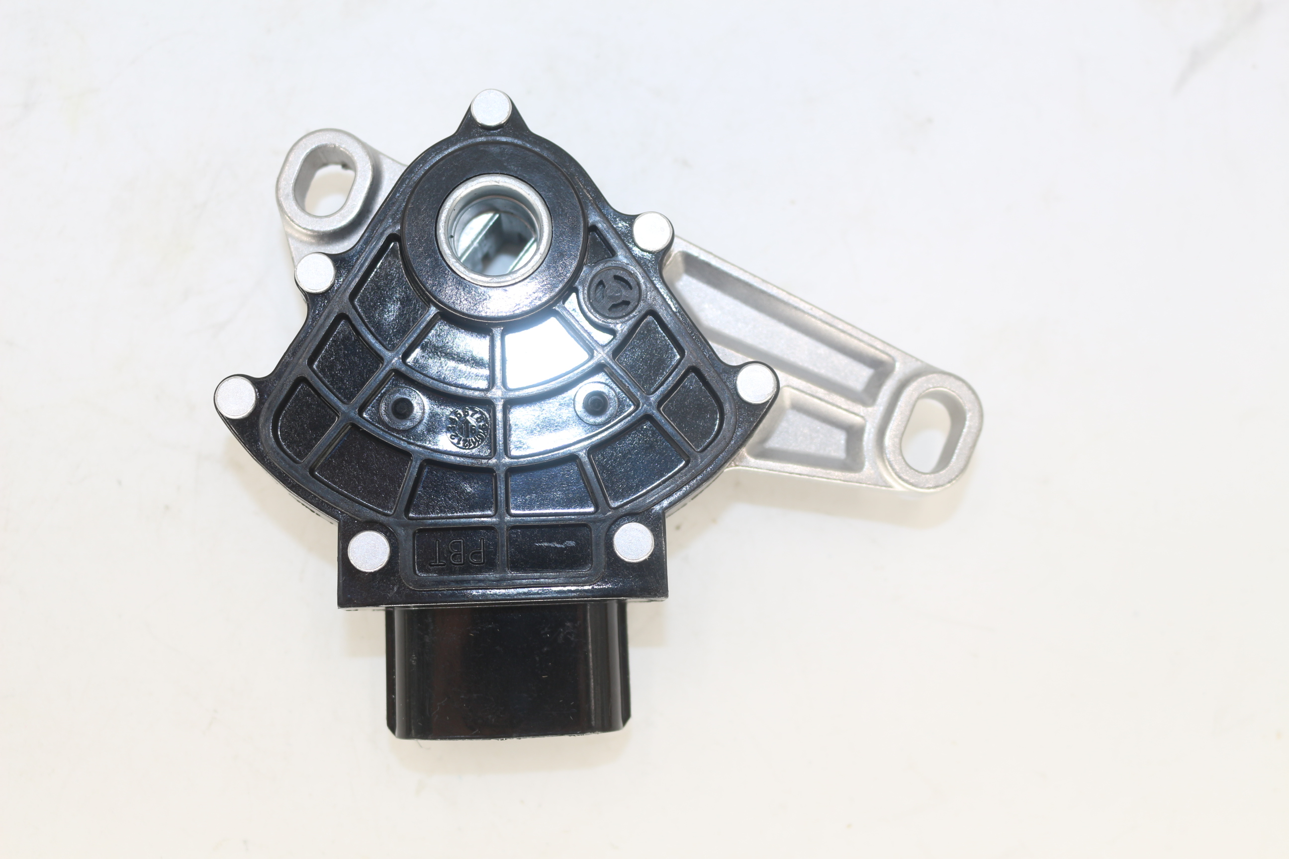 Spínač polohy převodovky 84540-46010 angle 3