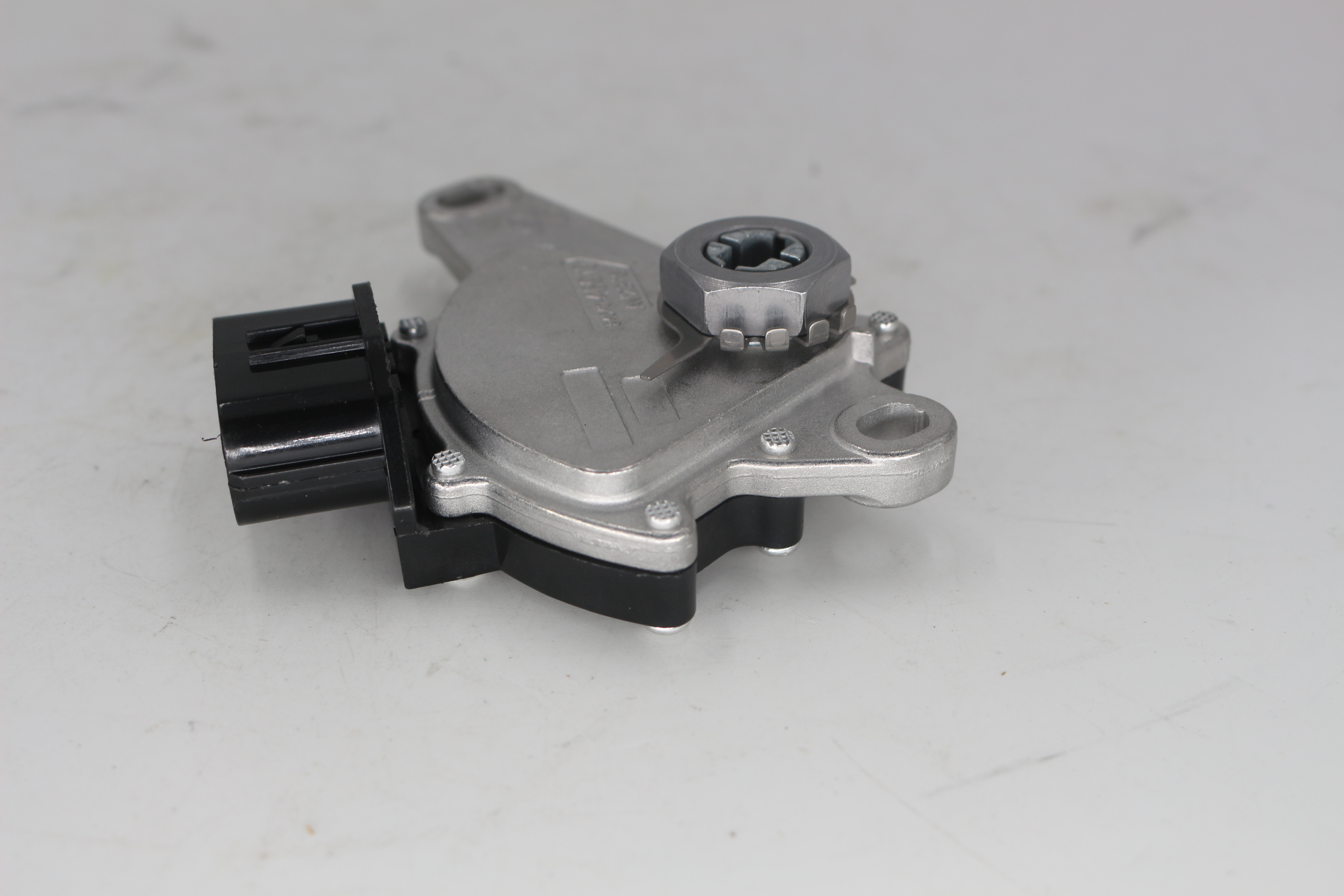 Spínač polohy převodovky 84540-46010 angle 4