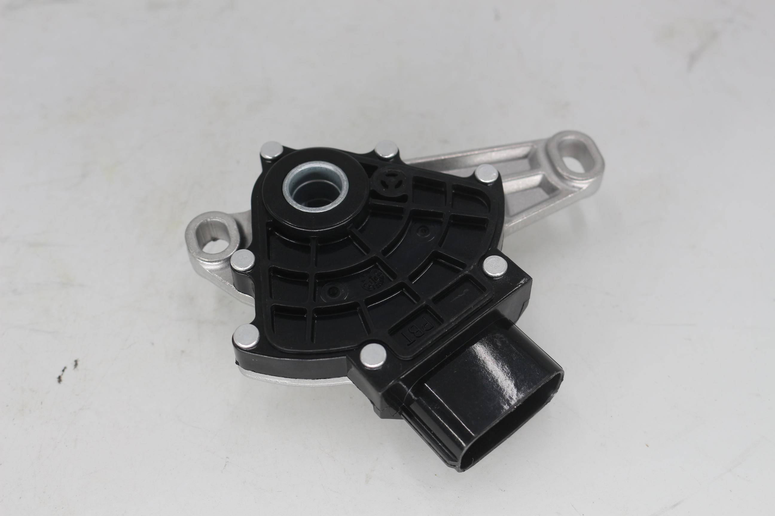 Spínač polohy převodovky 84540-46010 angle 7