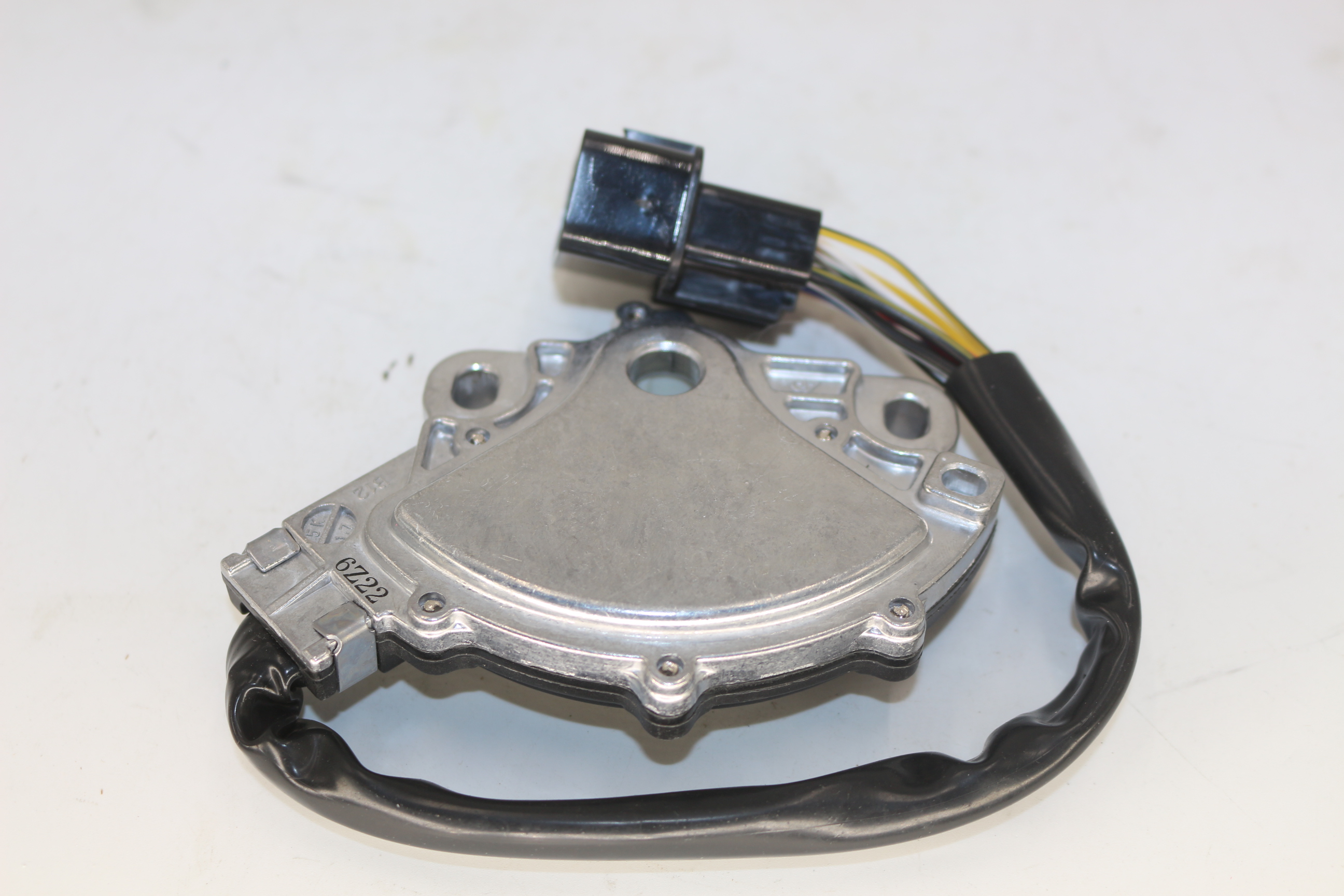 Spínač polohy převodovky MR263257 angle 7