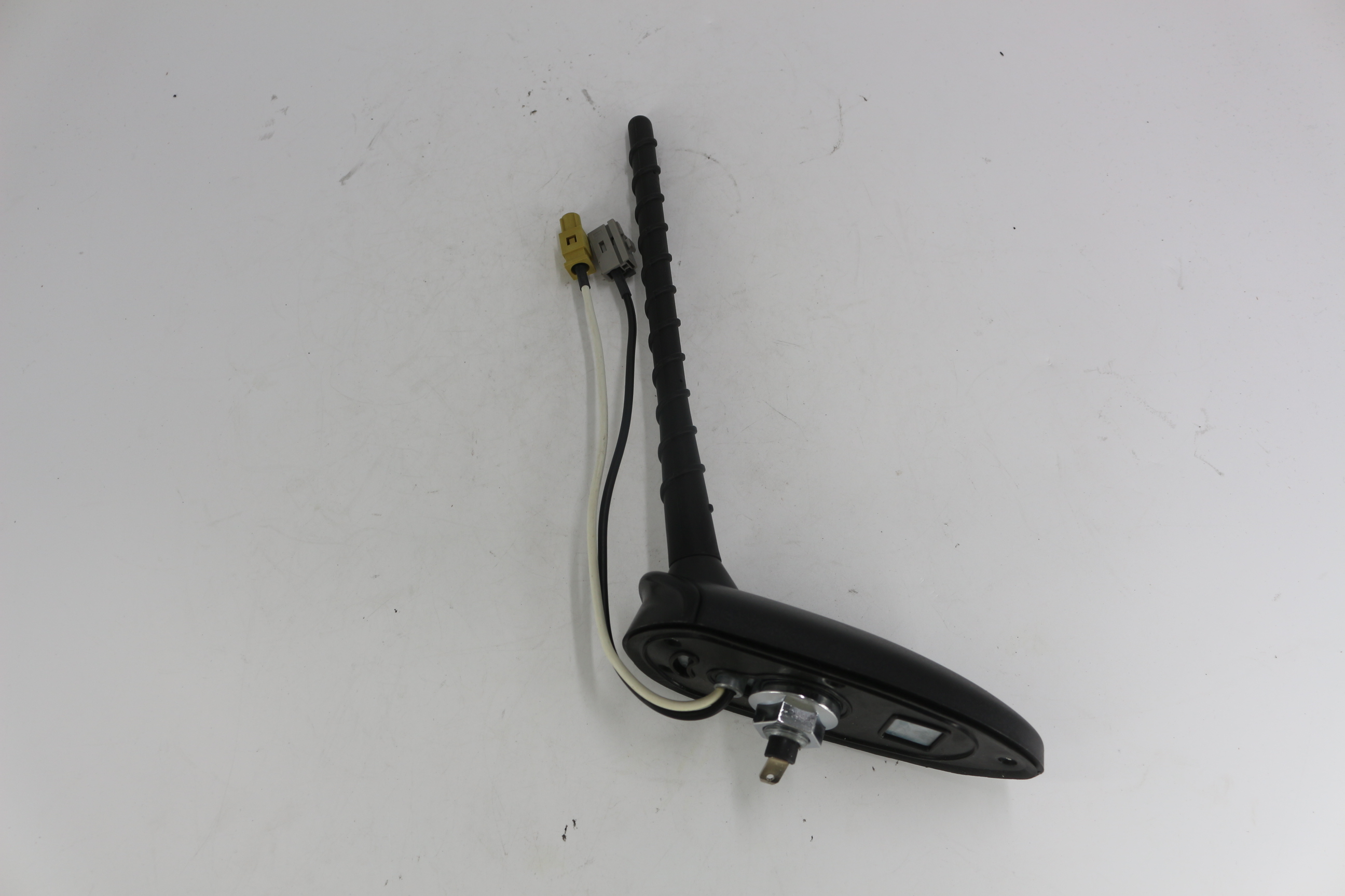 Sestava střešní rádiové antény 96210-1U000 angle 2