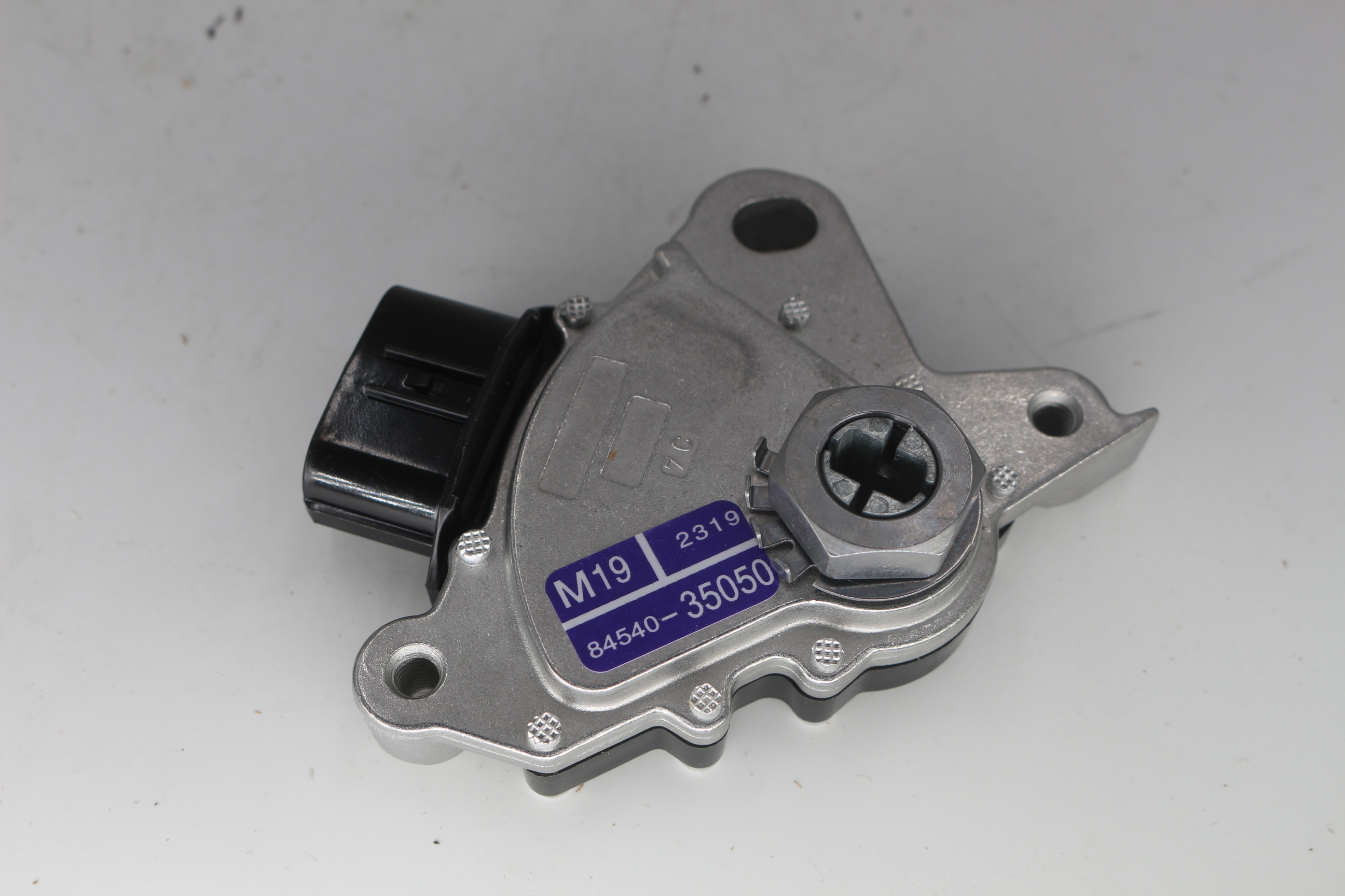 Spínač polohy převodovky — 84540-35050 angle 2