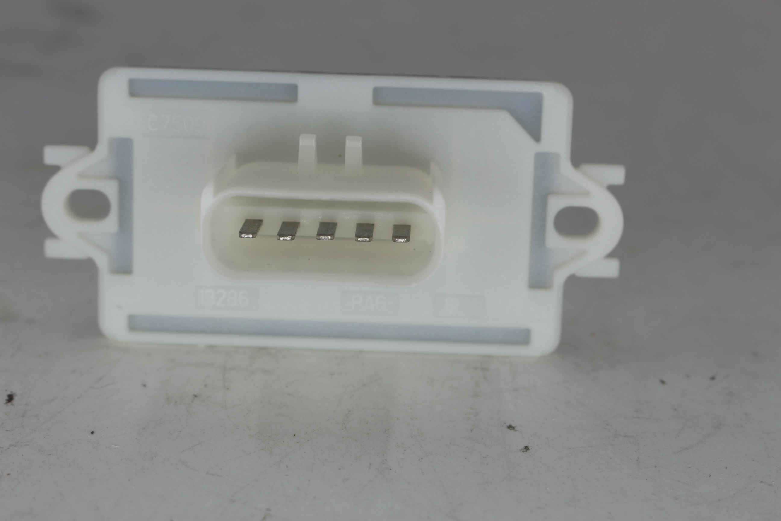 Odpor motoru ventilátoru 4885635AA angle 4