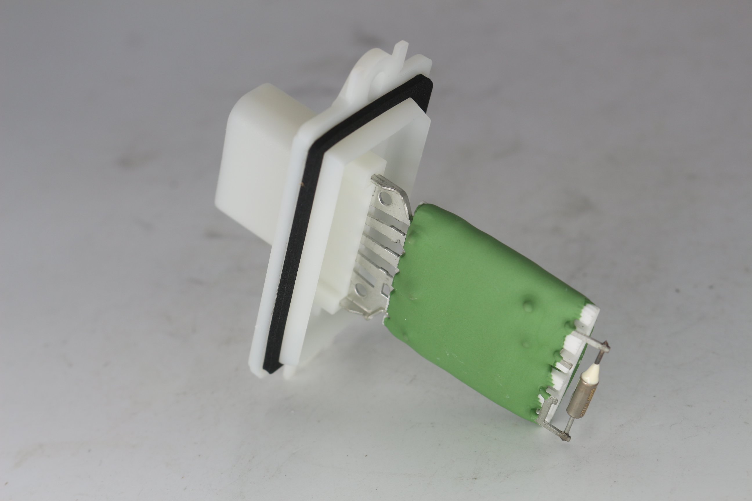 Odpor motoru ventilátoru 4885635AA angle 8