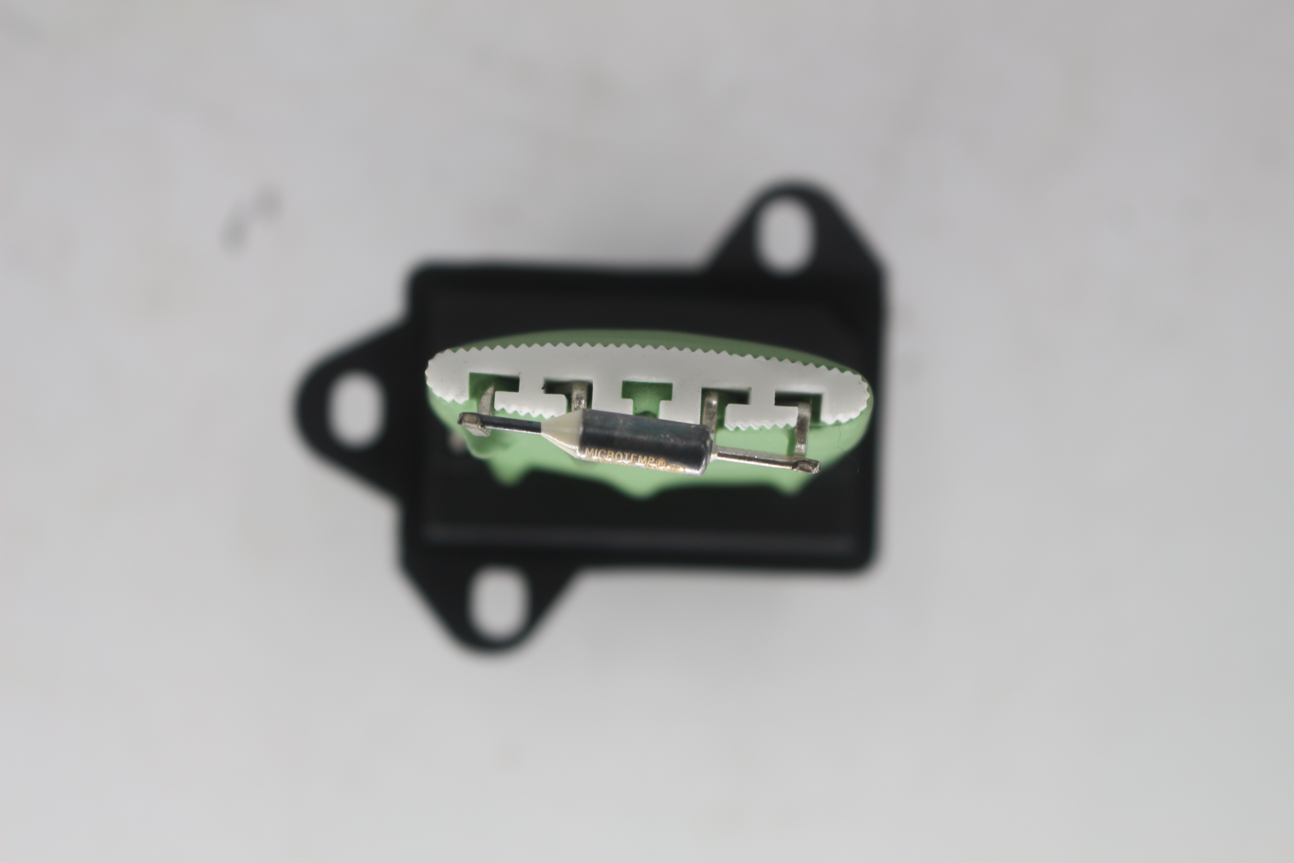 Odpor motoru ventilátoru 7L1Z19A706A angle 7