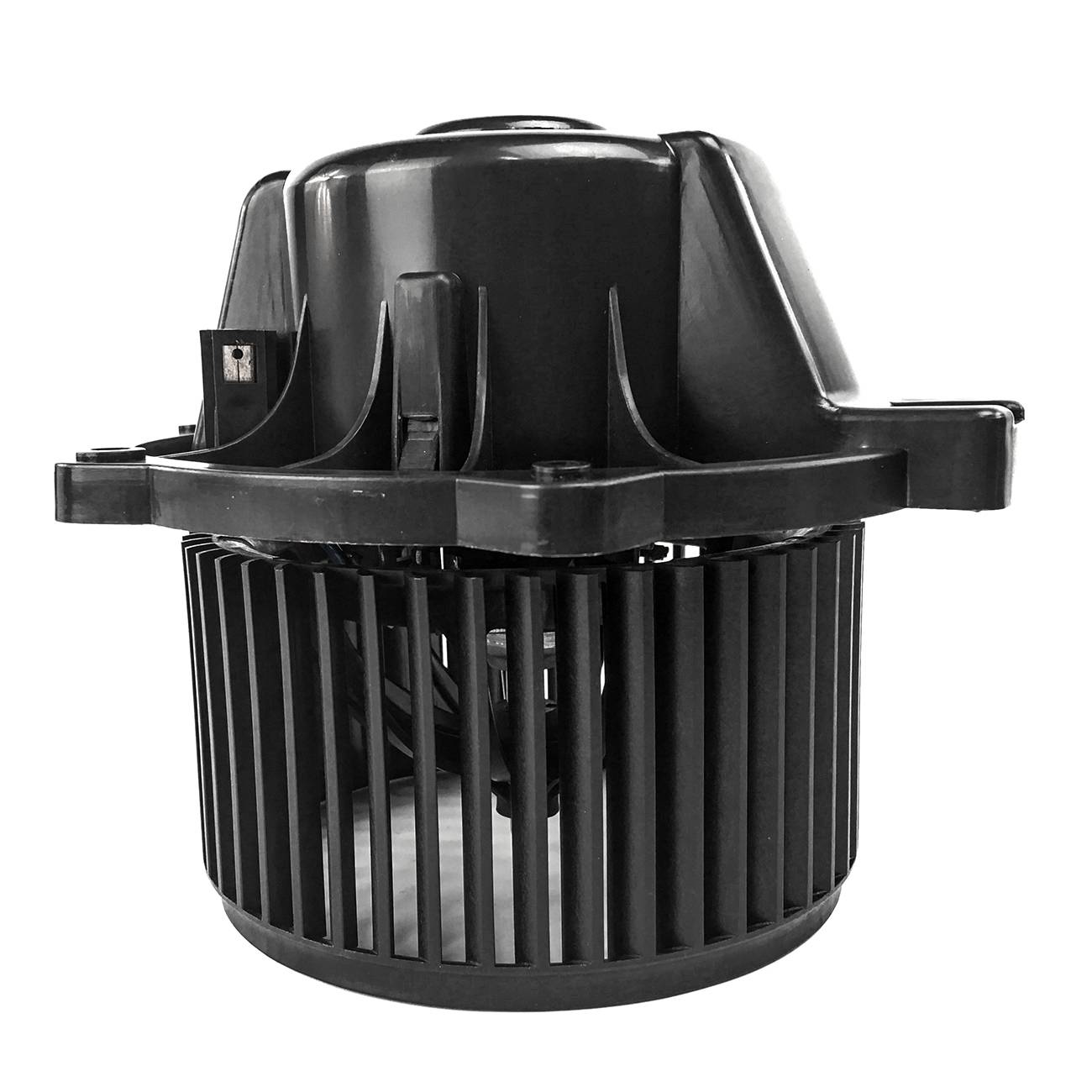 Nový motor ventilátoru klimatizace Suzuki Forenza 2004–2008 a Reno 2005–2008 SZ3126100/7425085Z00 angle 3