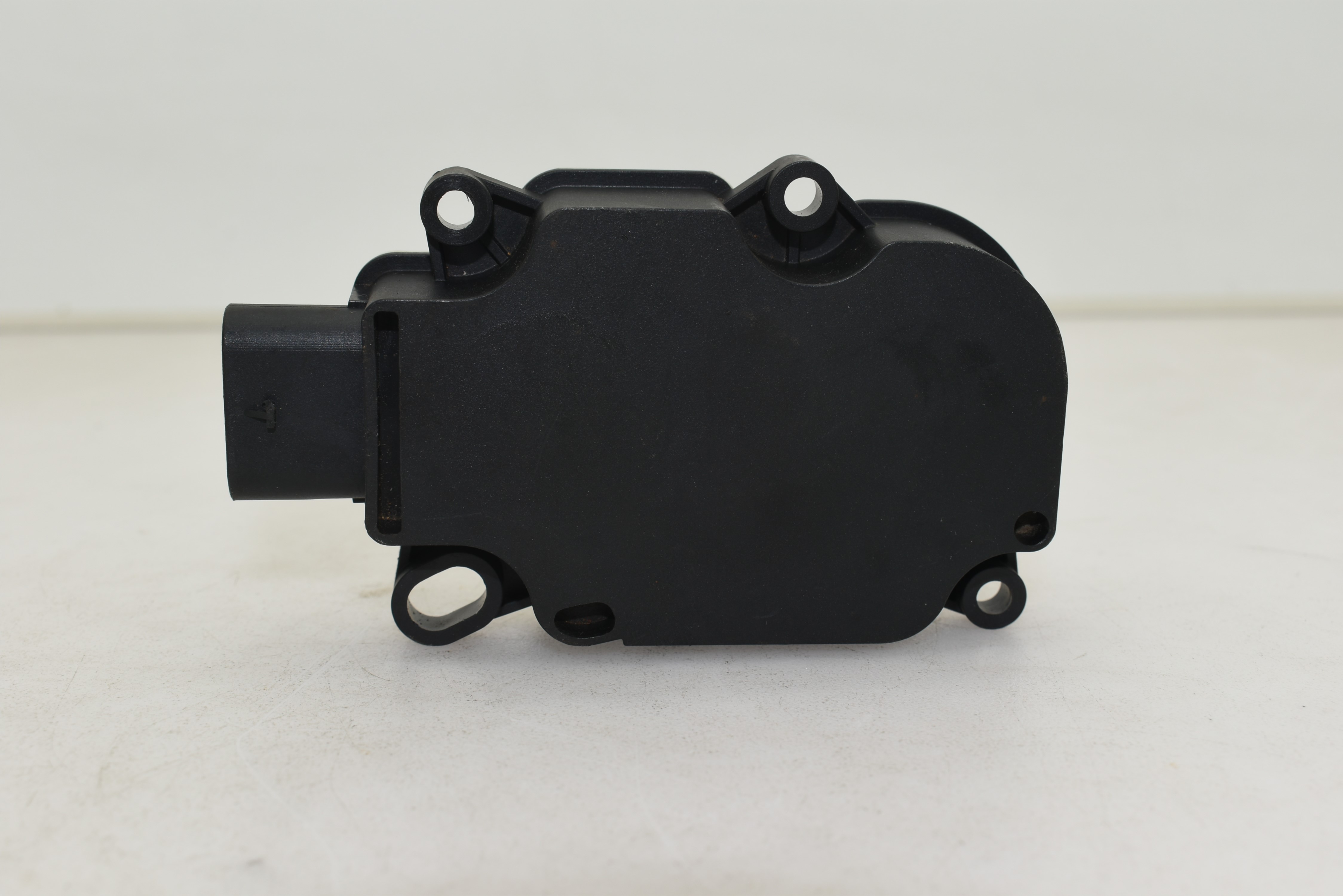 Motor mřížky 1322-888-00030, reference 22320633410 a A24041203212